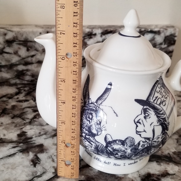 Alice in wonderland teapot - Picture 5 of 8